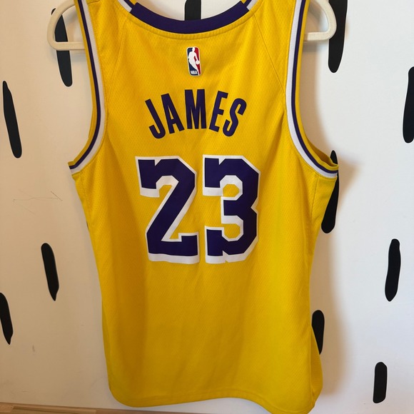 Nike NBA Lakers LeBron James #23 Yellow Jersey Men's Size 48 Large - Picture 2 of 5